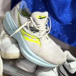 Saucony Running Shoes in Gray and Yellow